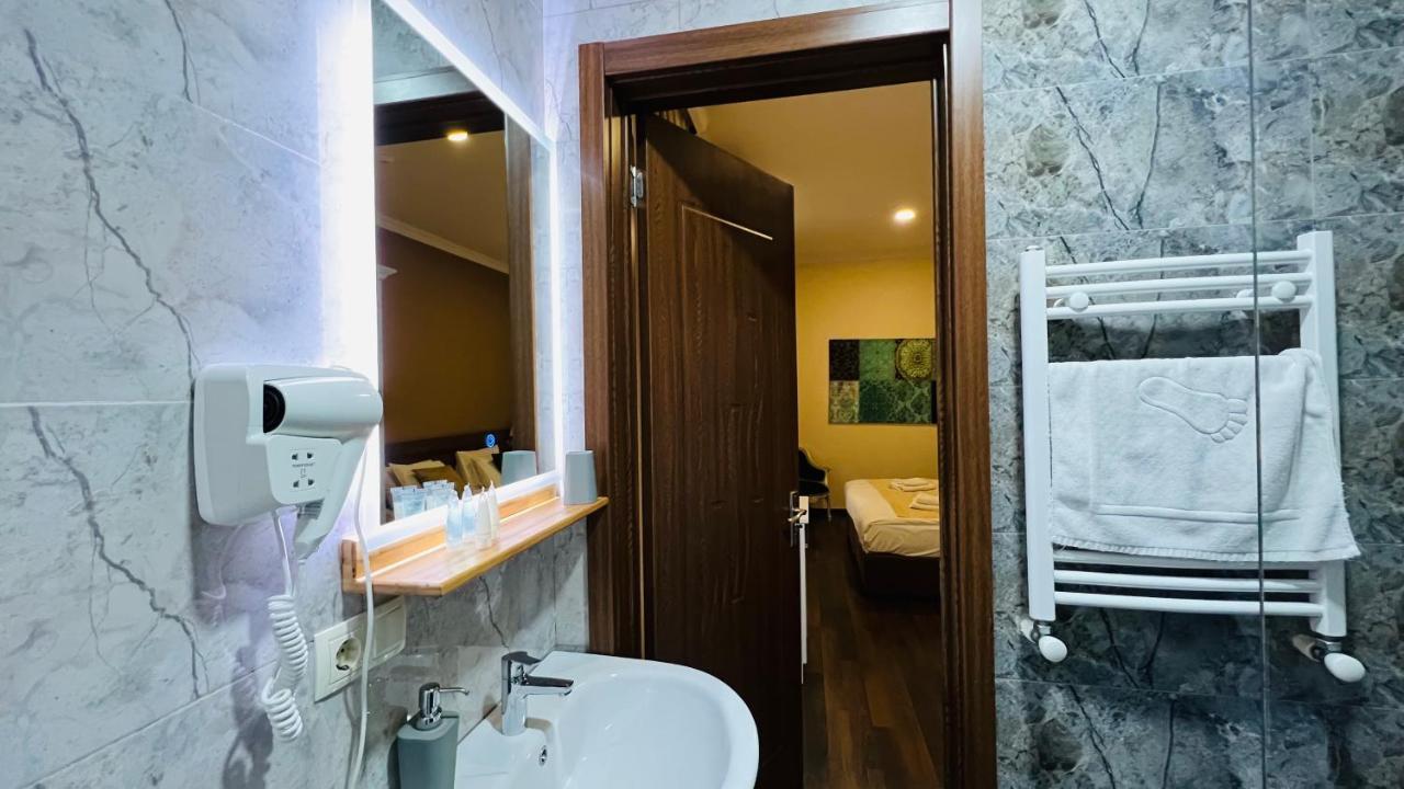 Point Hotel Tbilisi Exterior photo